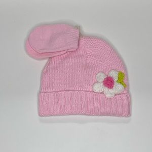 New Baby girl pink beanie one size with gloves. Crocheted material.